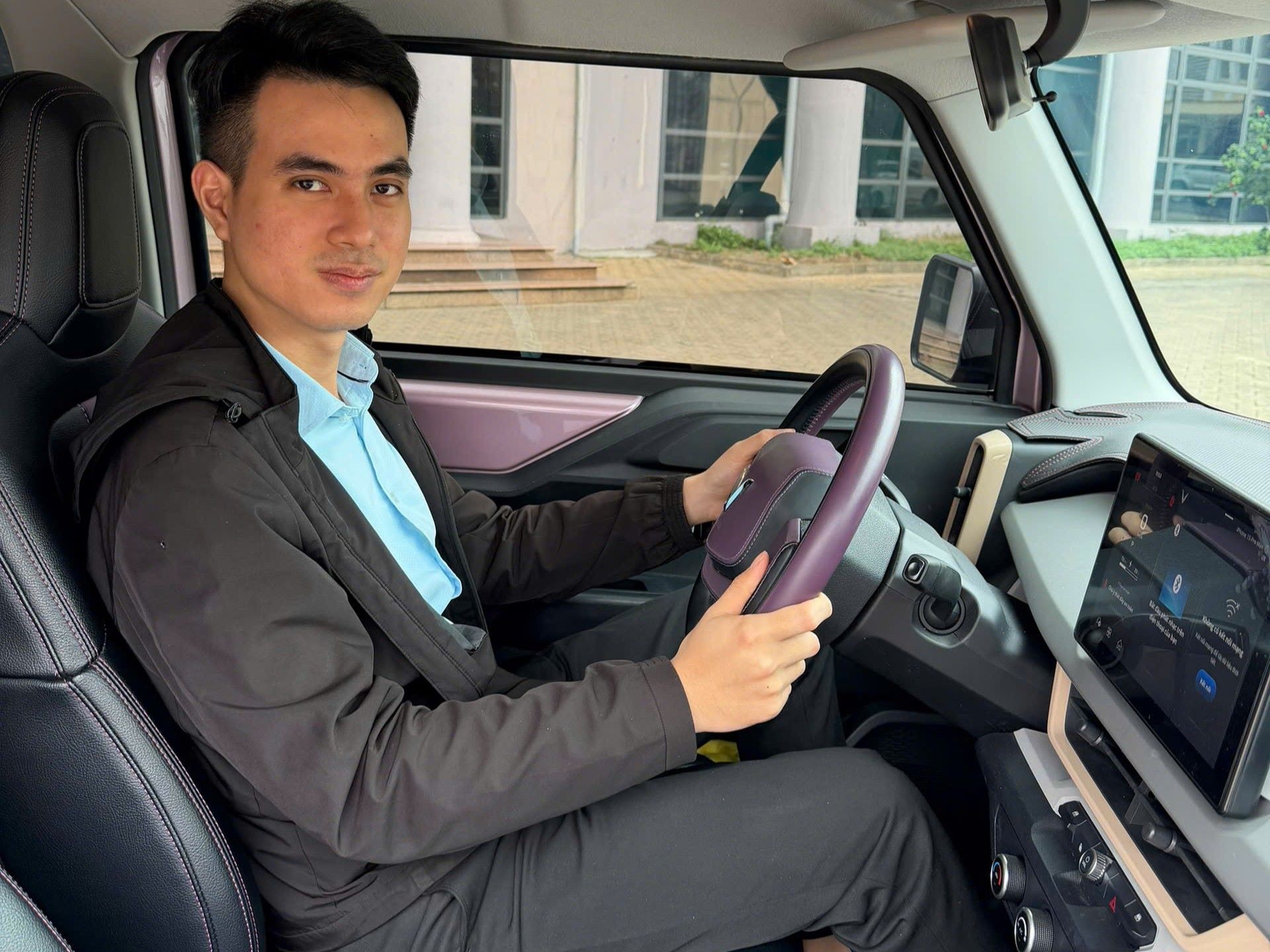 Chủ xe Nghệ An: ‘Từ lúc mua VinFast VF 3, đi uống cà phê, ăn bát phở chẳng ngại chỗ đỗ xe’ ảnh 2