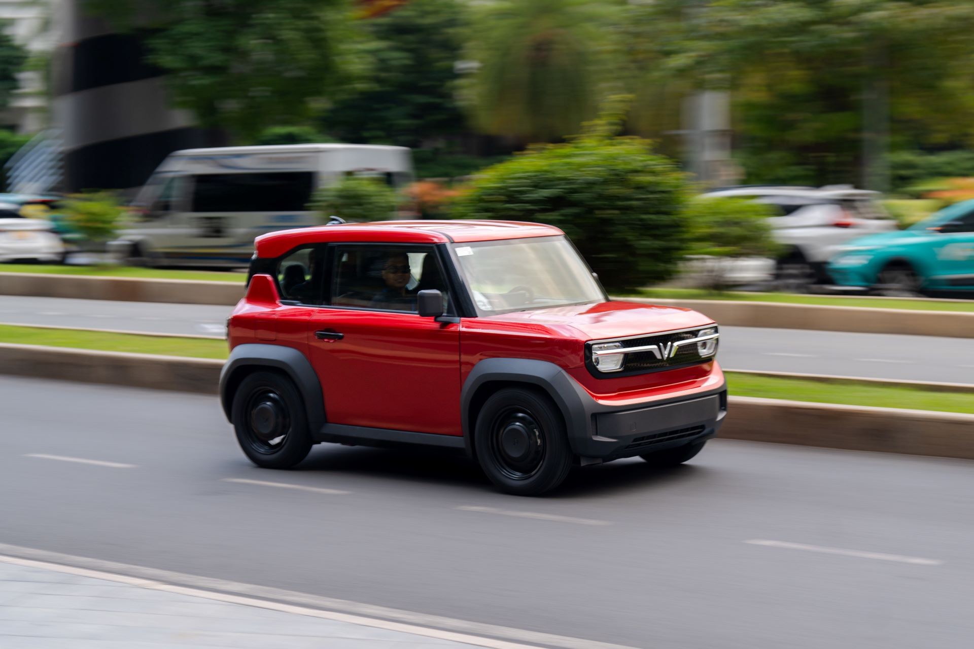 Người trẻ chọn mua ô tô đầu đời miễn nhiễm với bão giá xăng ảnh 1