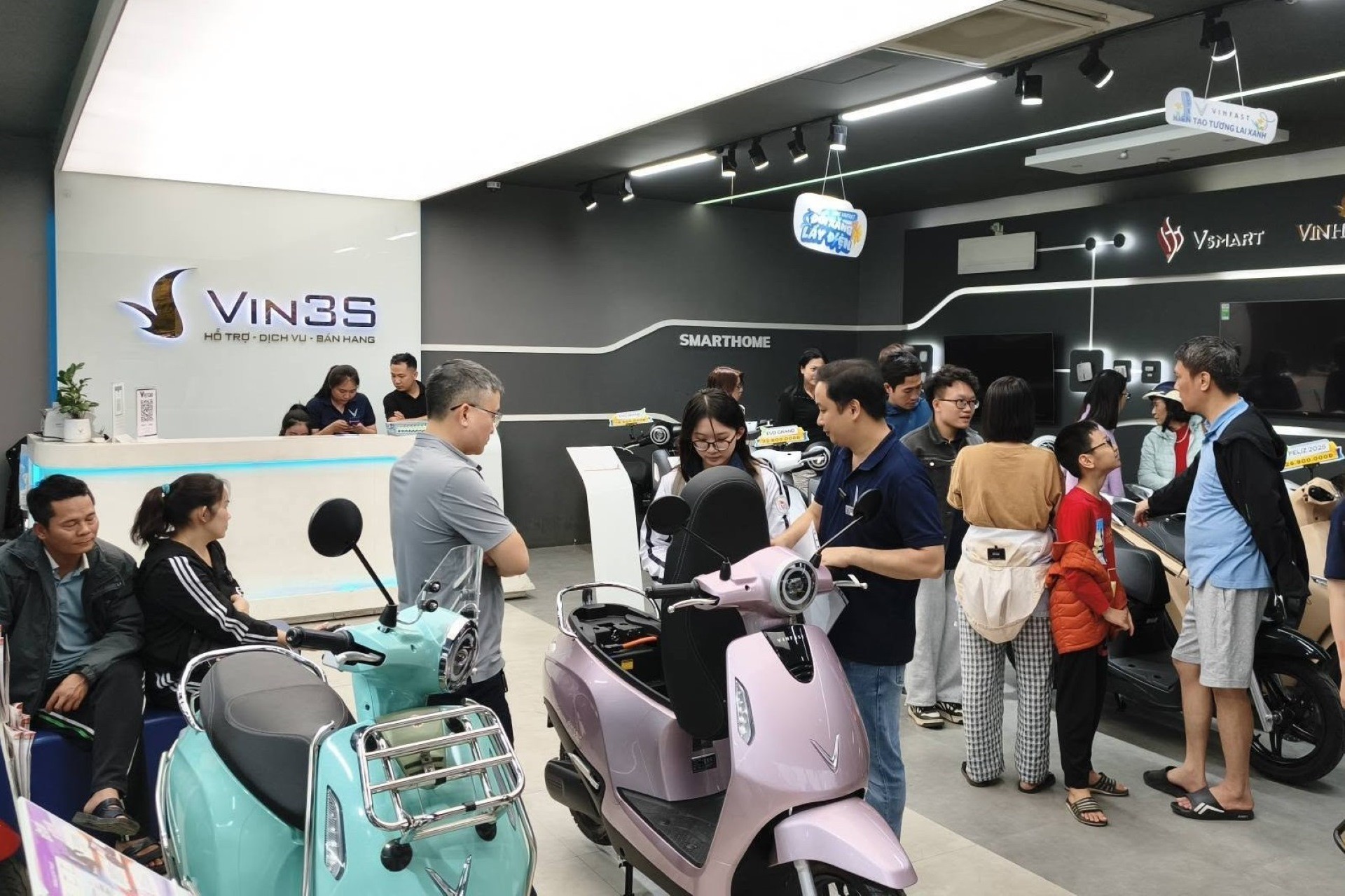 Khách Việt tranh thủ chốt đơn xe máy điện VinFast để ‘sống khỏe’ trước cơn bão giá xăng dầu ảnh 1