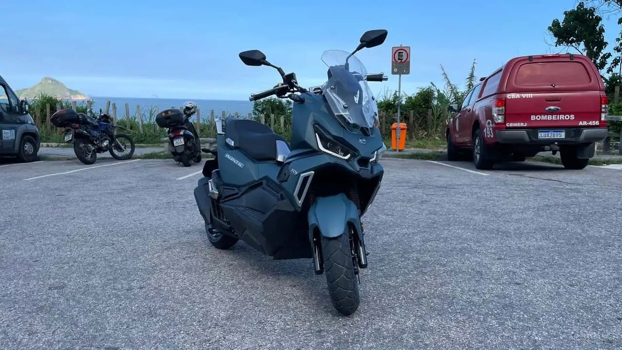 ‘Kỳ phùng địch thủ’ của Honda ADV 160 chính thức ra mắt với giá cạnh tranh, có ABS và TCS như SH ảnh 2