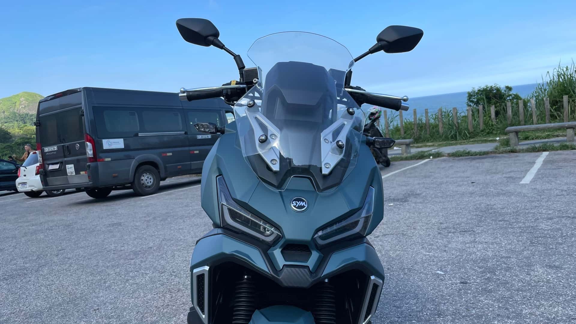 ‘Kỳ phùng địch thủ’ của Honda ADV 160 chính thức ra mắt với giá cạnh tranh, có ABS và TCS như SH ảnh 4