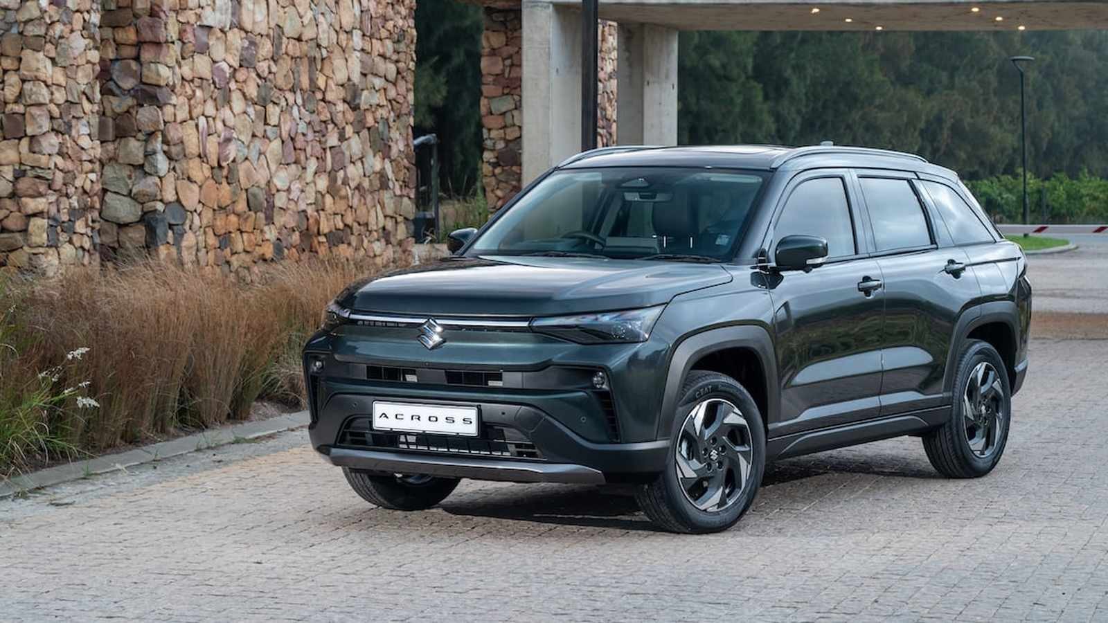 Suzuki ra mắt mẫu SUV hybrid cỡ C mới đẹp át vía Honda CR-V, giá 548 triệu đồng rẻ hơn Mazda CX-5 ảnh 1