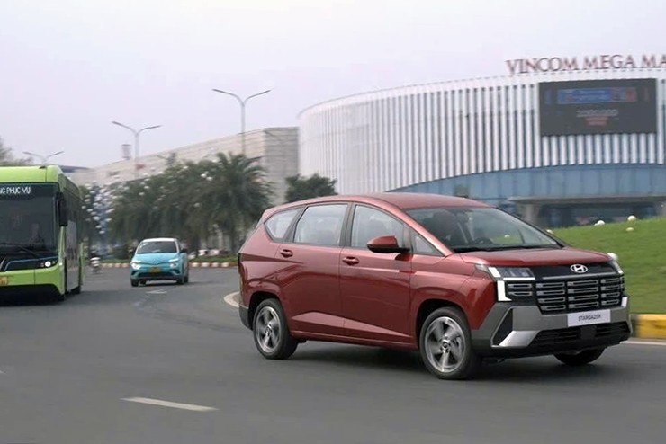 Mẫu MPV 7 chỗ mới của Hyundai về đại lý Việt với giá 489 triệu đồng, quyết chiến Mitsubishi Xpander ảnh 2