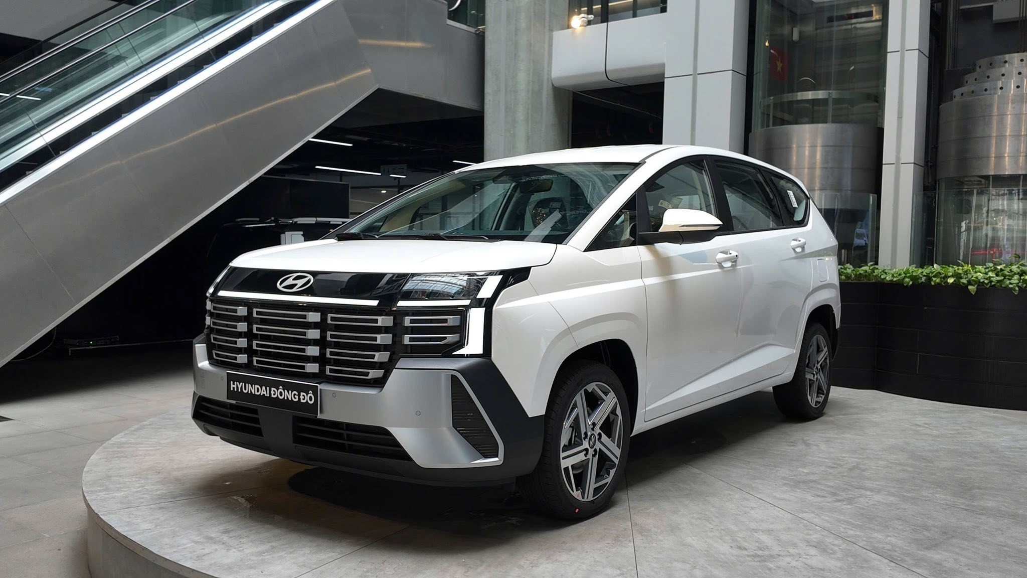 Mẫu MPV 7 chỗ mới của Hyundai về đại lý Việt với giá 489 triệu đồng, quyết chiến Mitsubishi Xpander ảnh 3