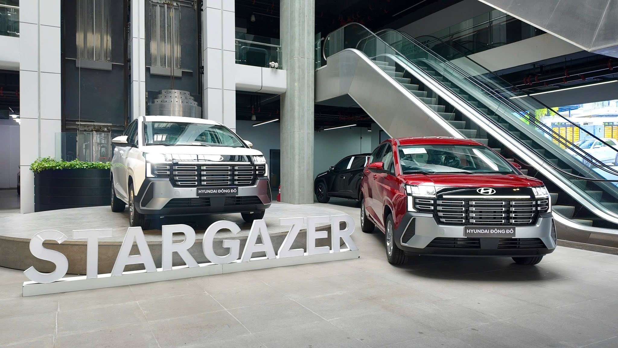 Tin xe 23/3: ‘Kình địch’ của Mitsubishi Xpander về đại lý, đe nẹt Veloz Cross với giá 489 triệu đồng ảnh 1