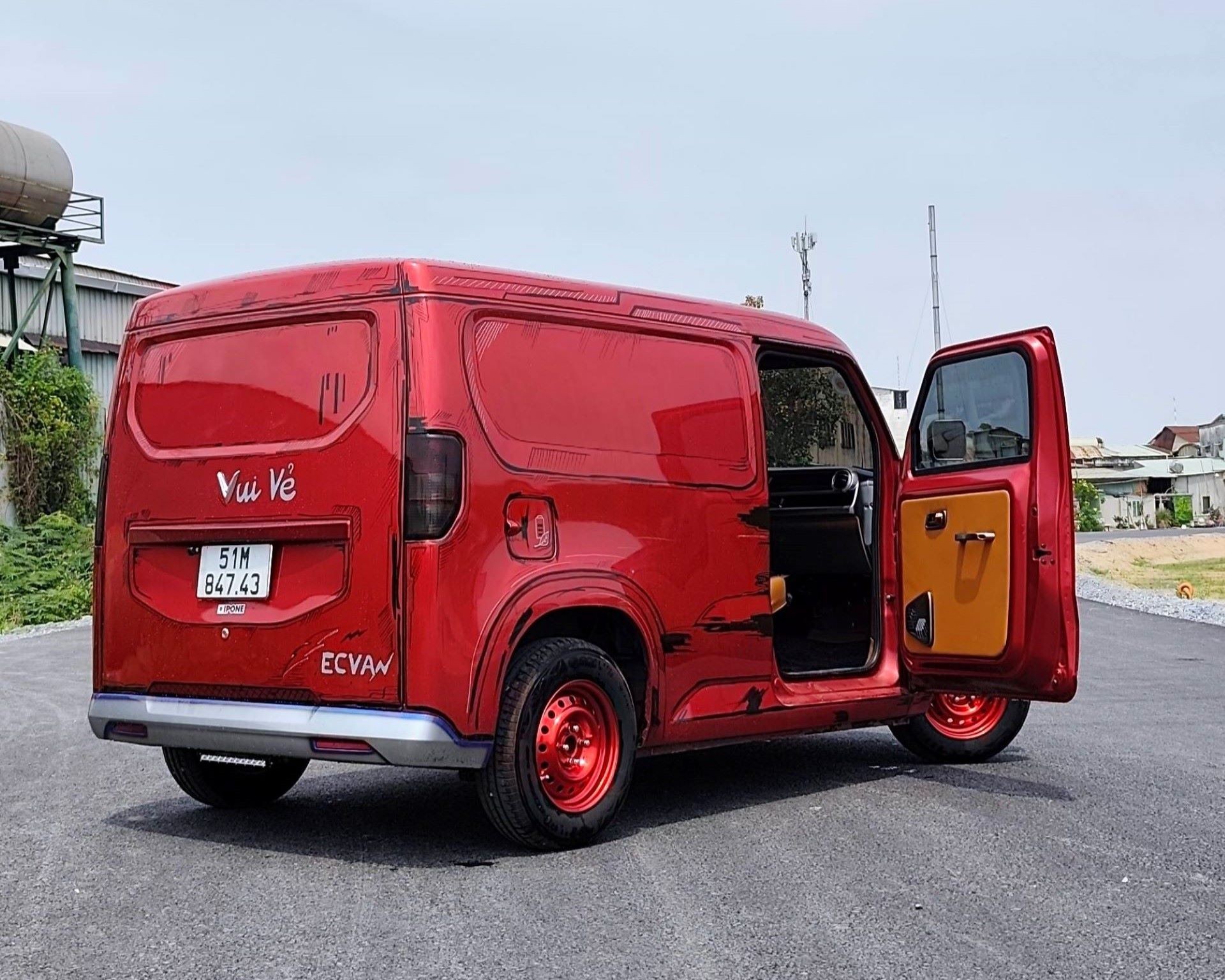 Mua VinFast EC Van dù đã có cả dàn xe chở hàng, chủ xưởng tại TP.HCM giải thích bài toán chi phí ảnh 2