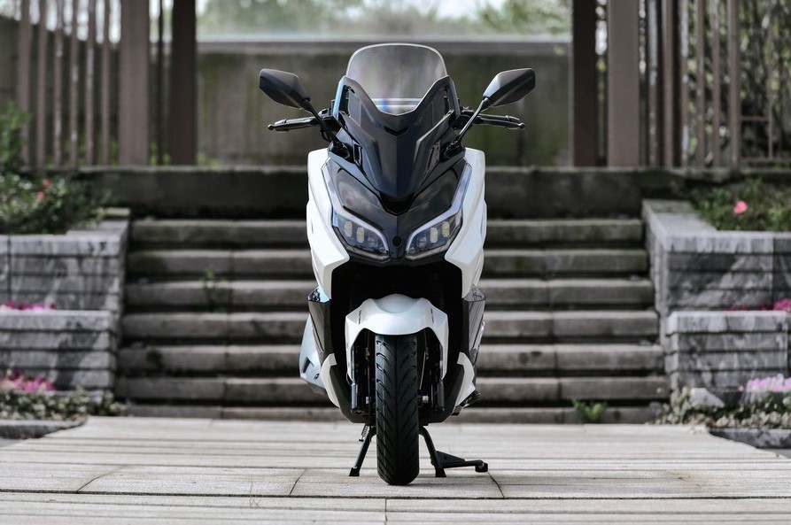 Tin xe hot 6/4: Ra mắt ‘vua xe ga’ mới giá 55 triệu đồng ngang Honda Air Blade, có ABS và TCS như SH ảnh 1