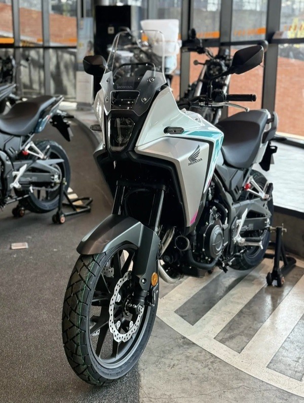 Tin hot xe 8/4: ‘Đàn em’ của Honda Winner R ra mắt với giá mềm, thuộc phân khúc trên Yamaha Exciter ảnh 1