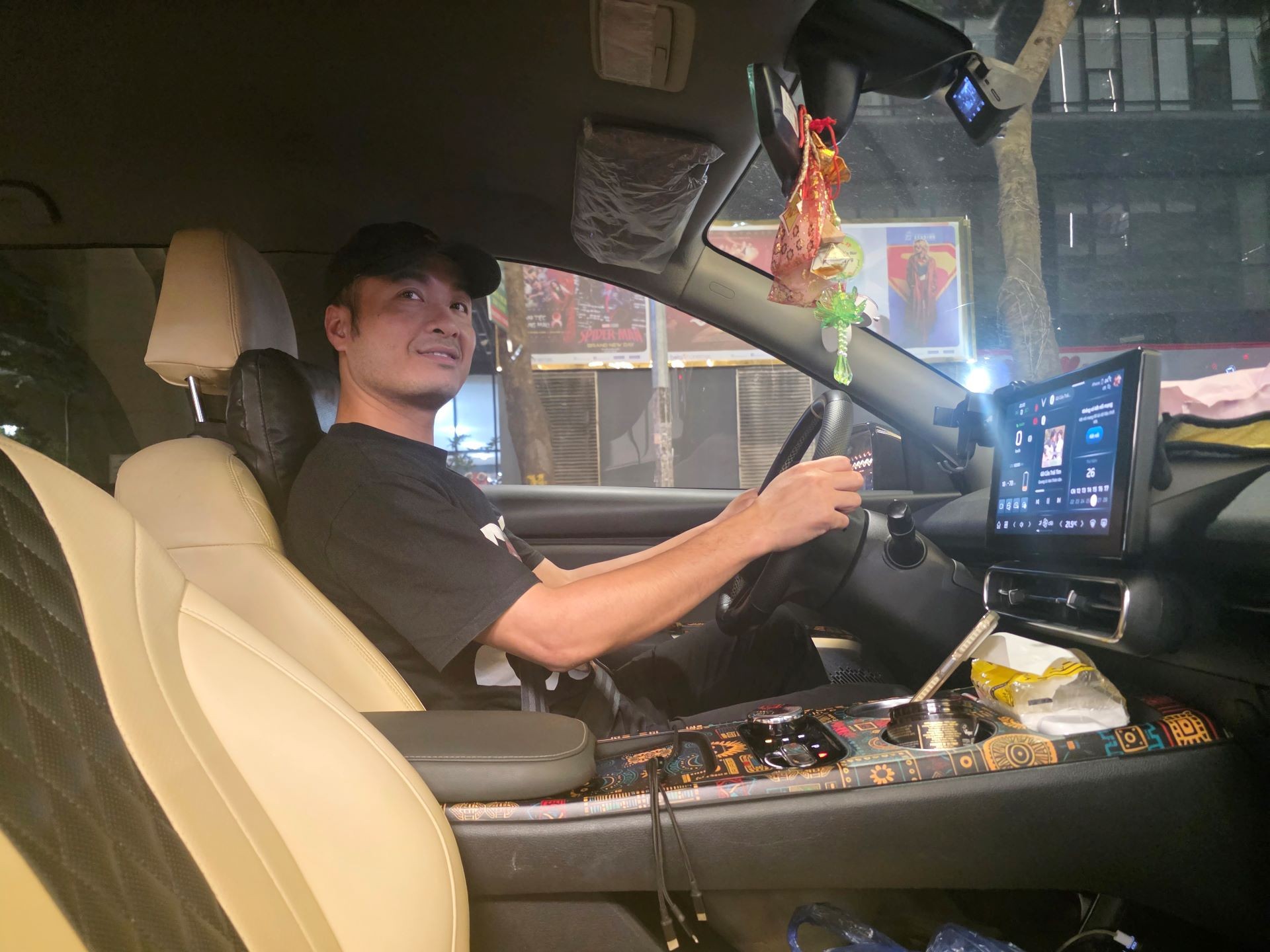 Giá xăng dầu mới nhất chiều 16/4: Ron 92 và Ron 95 cùng tăng, tài xế chốt Limo Green để tiết kiệm ảnh 2