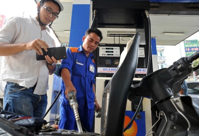 Tin giá xăng dầu trưa 16/4: Thay đổi lớn, có loại giảm hơn 2.000 đồng, Toyota Vios hạ giá lăn bánh ảnh 1