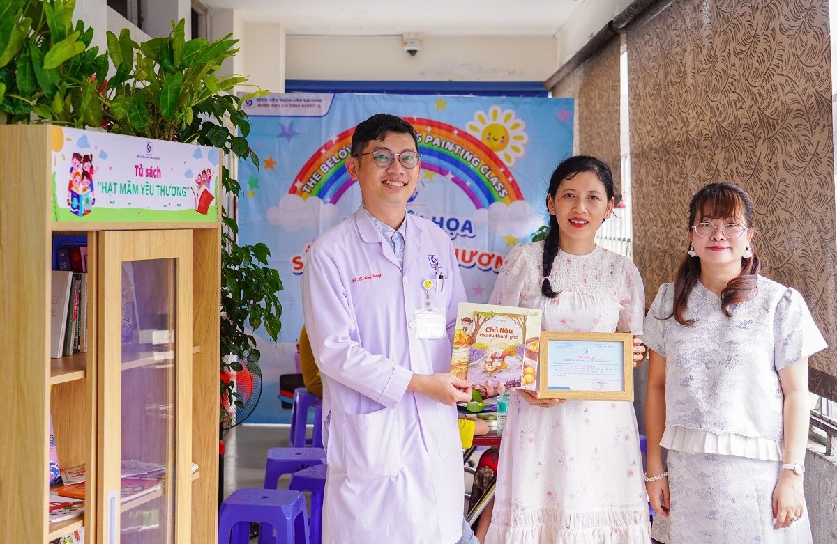 ve-co-tich-trong-benh-vien-khoi-nguon-yeu-sach-cho-tre-1-1776344280.jpg