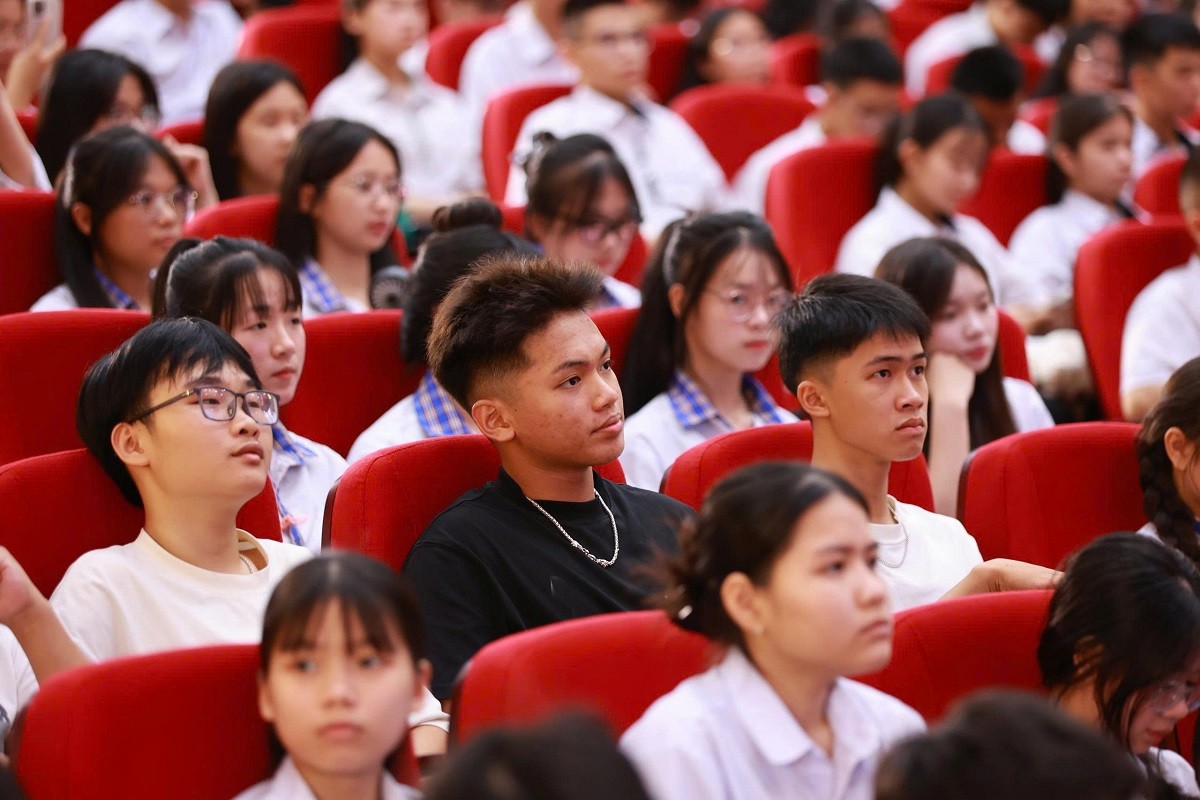 Học sinh Quảng Trị tìm hiểu nghề luật qua mô hình ‘đại học thu nhỏ’