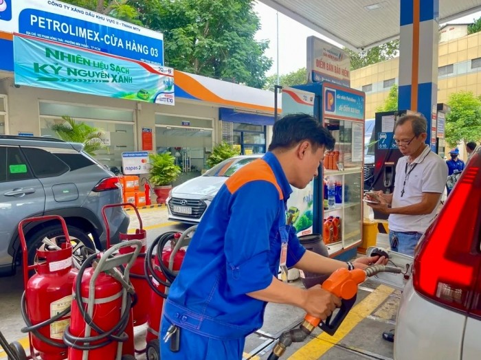 Tin nóng giá xăng dầu tối 19/4: RON 92 và RON 95 ‘rẻ như rau’, ‘khắc tinh’ của Honda SH Mode ra mắt ảnh 1