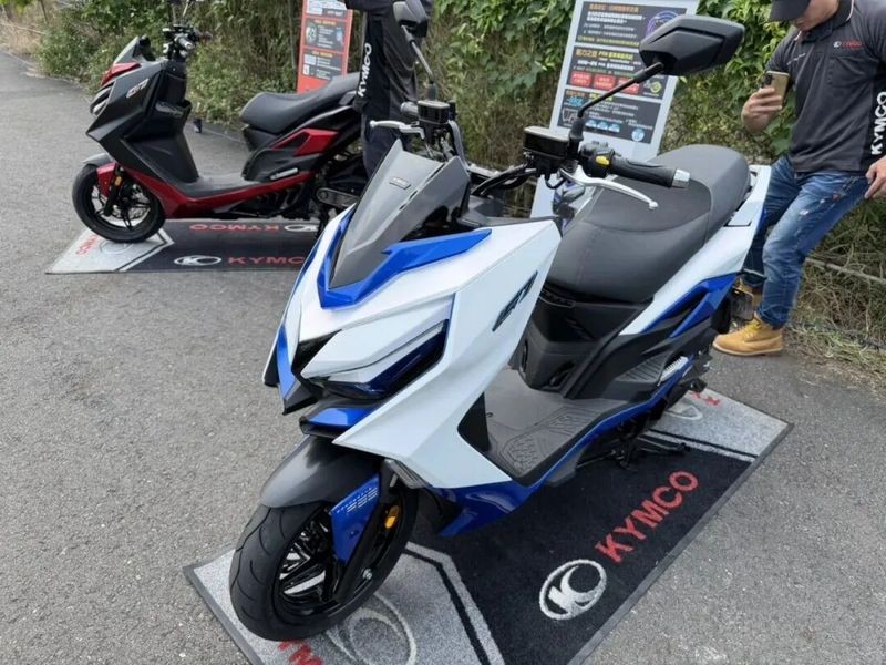 ‘Vua xe ga’ 175cc mới chính thức ra mắt: 'Nét' hơn Honda SH và SH Mode, có ABS 2 kênh, giá rất rẻ ảnh 1