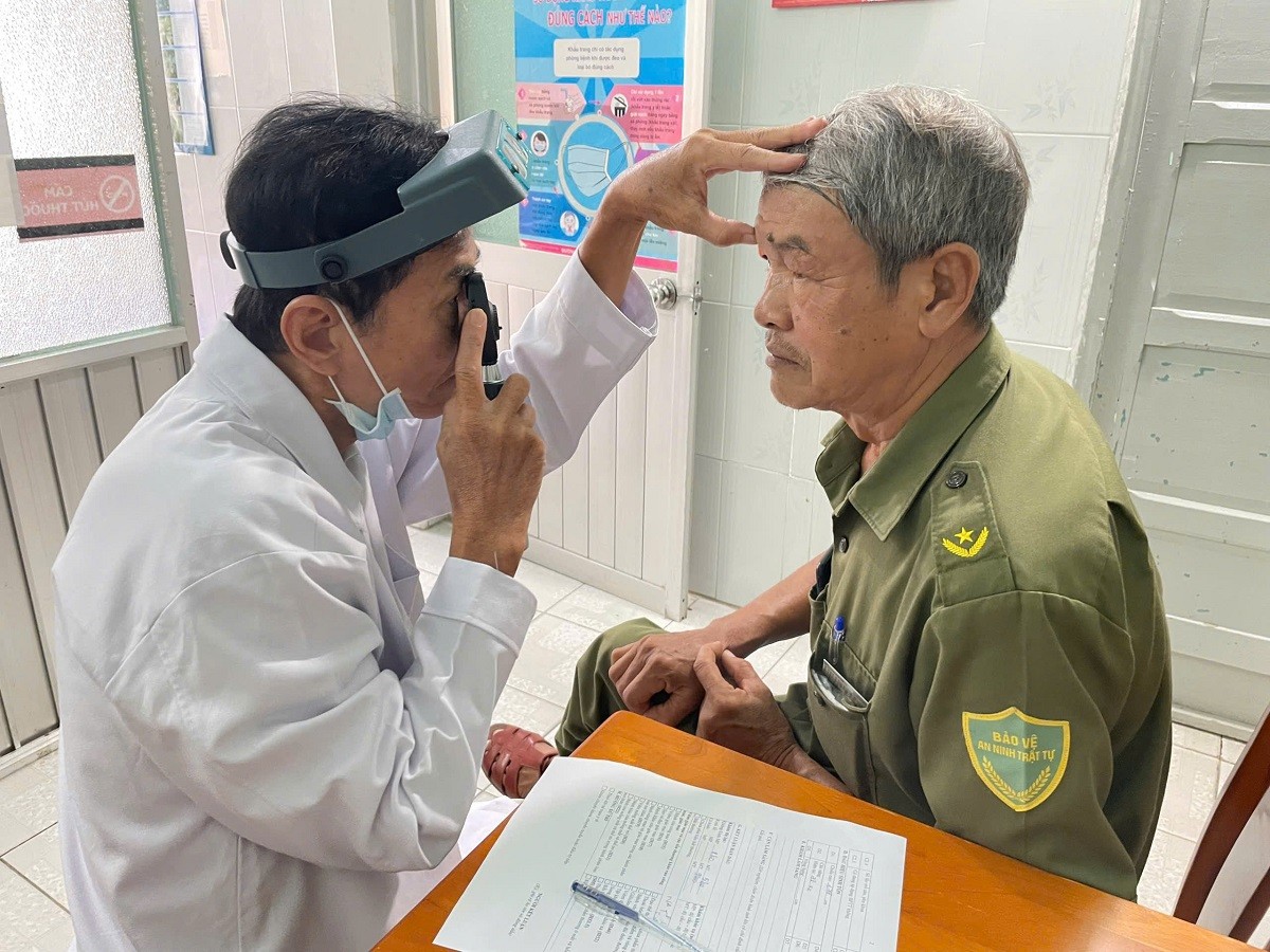 100 người dân nghèo Cần Giờ được phẫu thuật thay thủy tinh thể miễn phí