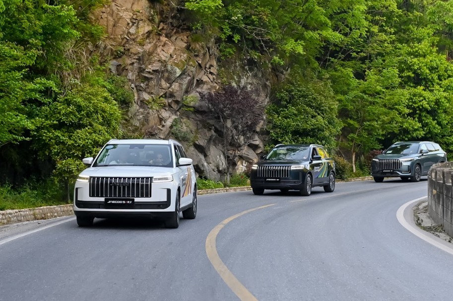 Việt Nam thắng 'Super Hybrid Marathon 9 quốc gia', Omoda C5 SHS-H chạy gần 1.000km chỉ với một bình xăng ảnh 1