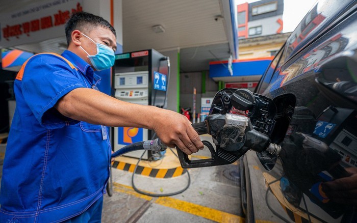 Tin xăng dầu trưa 29/4: Dầu diesel, xăng RON 92 và RON 95 đều ‘rẻ như bèo’, giá lăn bánh VinFast VF 5 ‘chạm đáy’ ảnh 3