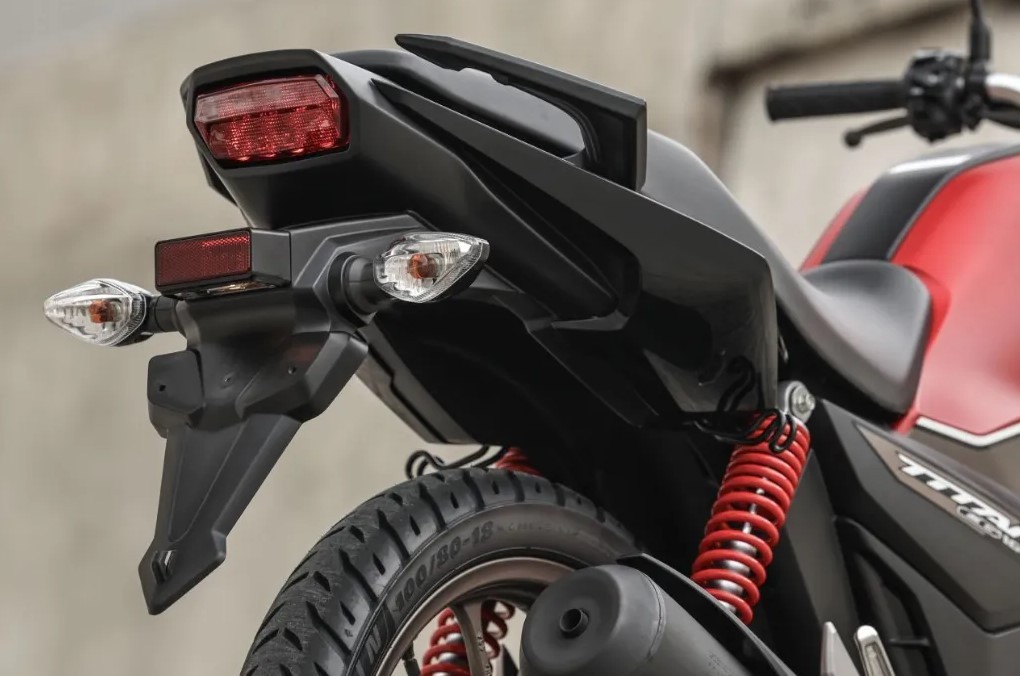 Khách hàng ùn ùn săn đón ‘vua côn tay’ 160cc của Honda vì giá quá rẻ, thiết kế khác biệt Winner R và Yamaha Exciter ảnh 4