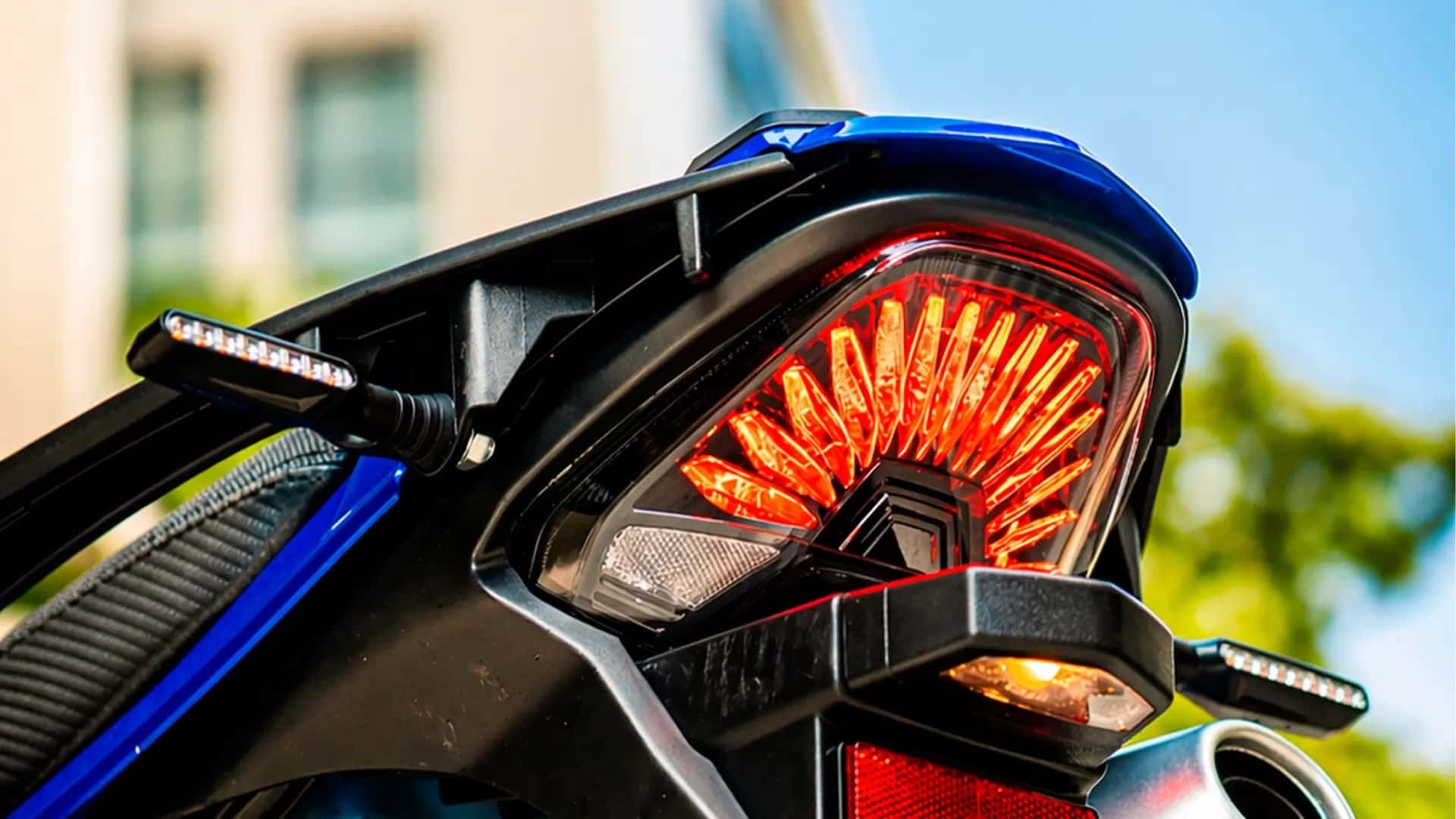 Chính thức ra mắt ‘vua côn tay’ mới phân khúc trên Yamaha Exciter và Honda Winner R: Giá mềm, có ABS 2 kênh ảnh 3