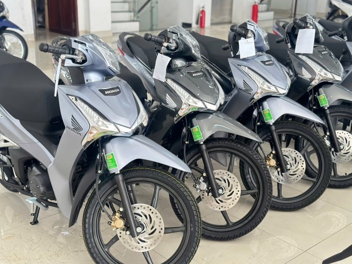 Tin xe hot 9/5: ‘Vua côn tay’ mới phân khúc khác Honda Winner R ra mắt với giá rẻ, có ABS 2 kênh ăn đứt Yamaha Exciter ảnh 2