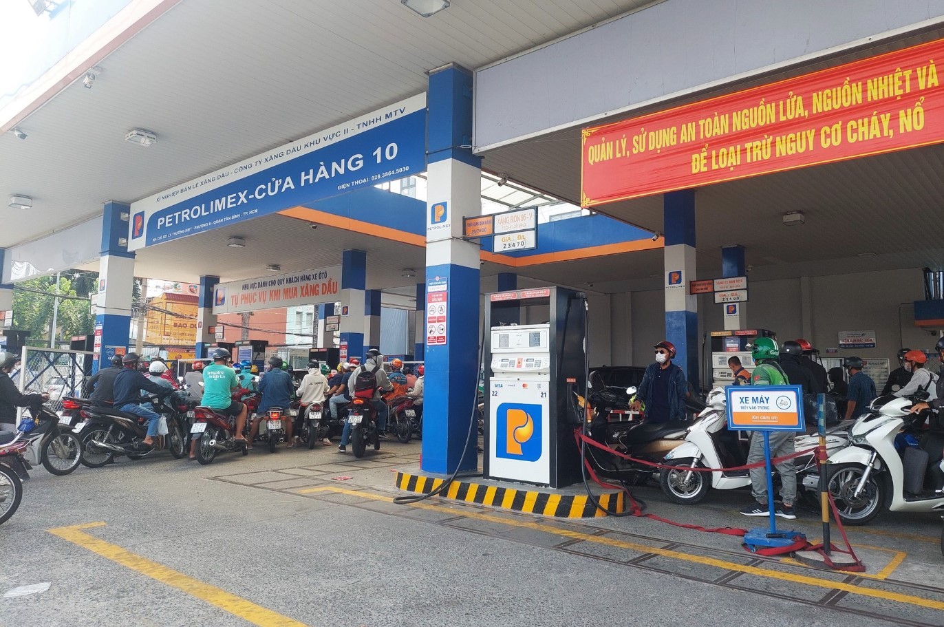 Tin giá xăng dầu tối 10/5: Xăng RON 95 ‘rẻ như cho’, đầy bình Honda SH 125i với chi phí cực thấp ảnh 1