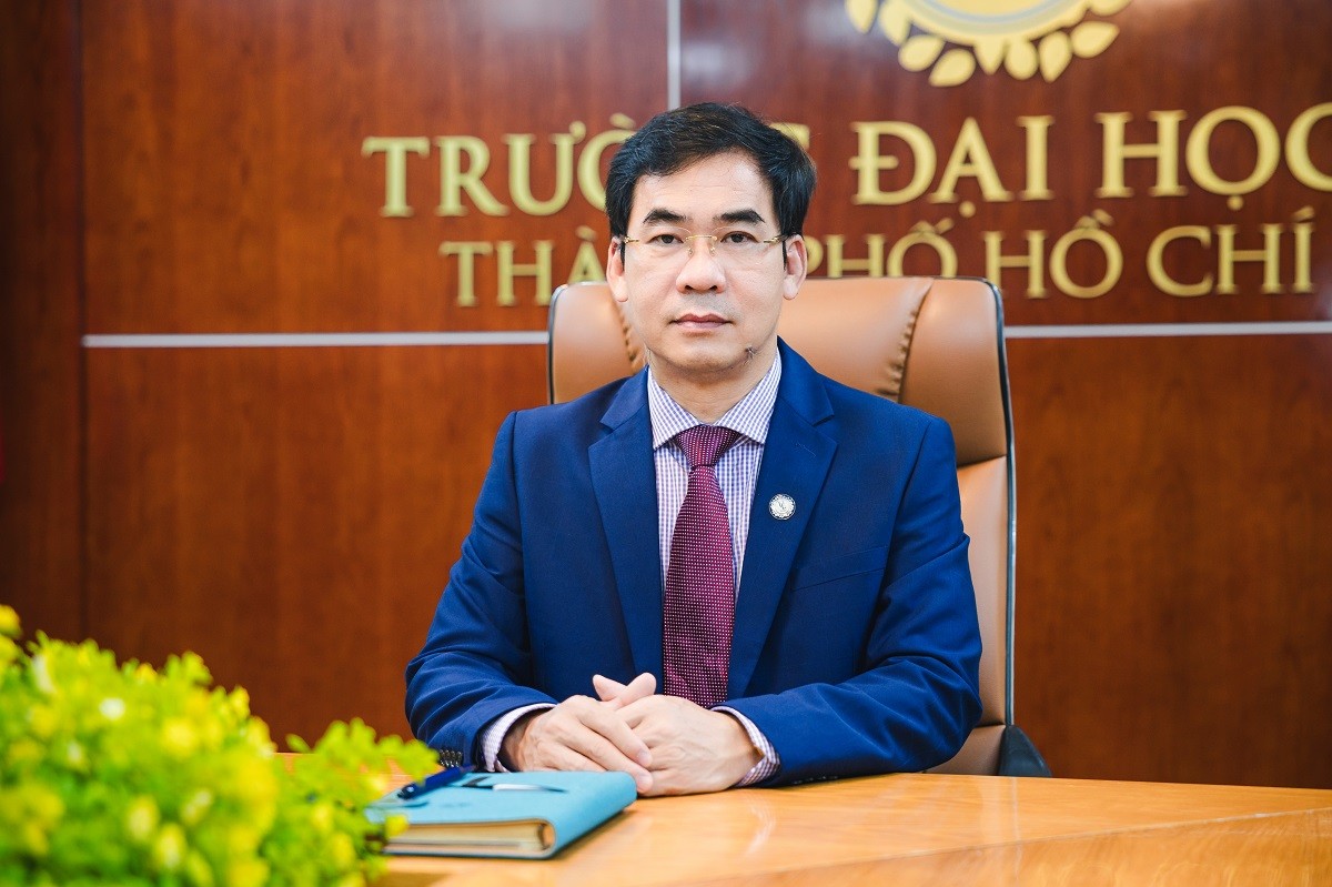 ts-le-truong-son-tiep-tuc-giu-chuc-hieu-truong-truong-dai-hoc-luat-tphcm-1779170207.jpg