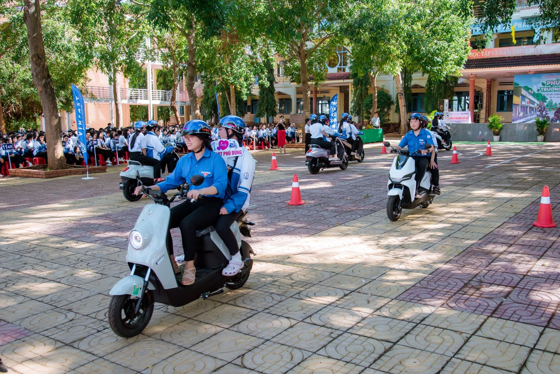 VinFast Flazz và ZGoo: Gọn nhẹ cho học sinh, công nghệ vượt tầm, chạy êm mà siêu tiết kiệm ảnh 3