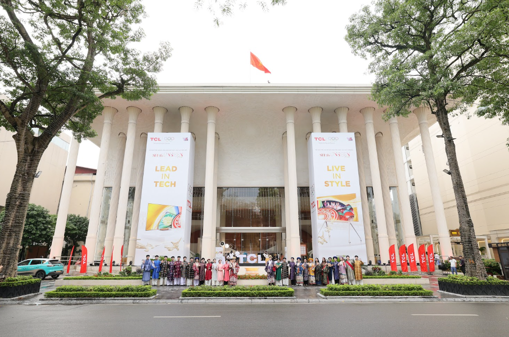 tcl-c8l-ra-mat-tai-vn-1-1779417312.png