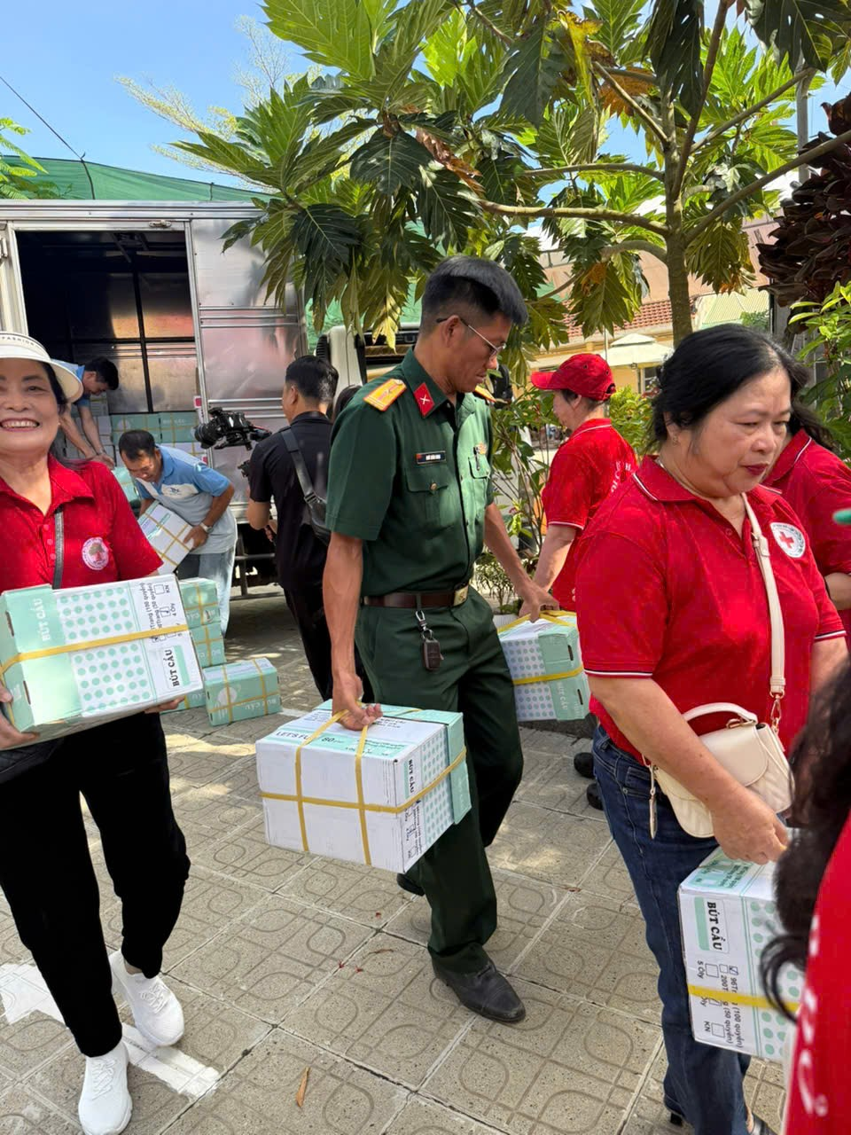 04-kham-benh-tu-thien-va-phat-qua-1779846248.png
