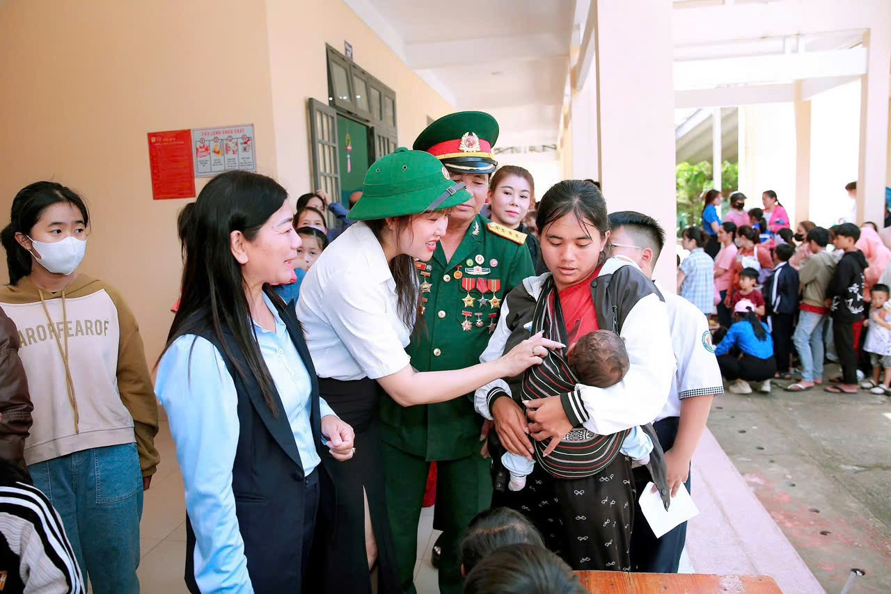 05-kham-benh-tu-thien-va-phat-qua-1779846295.png