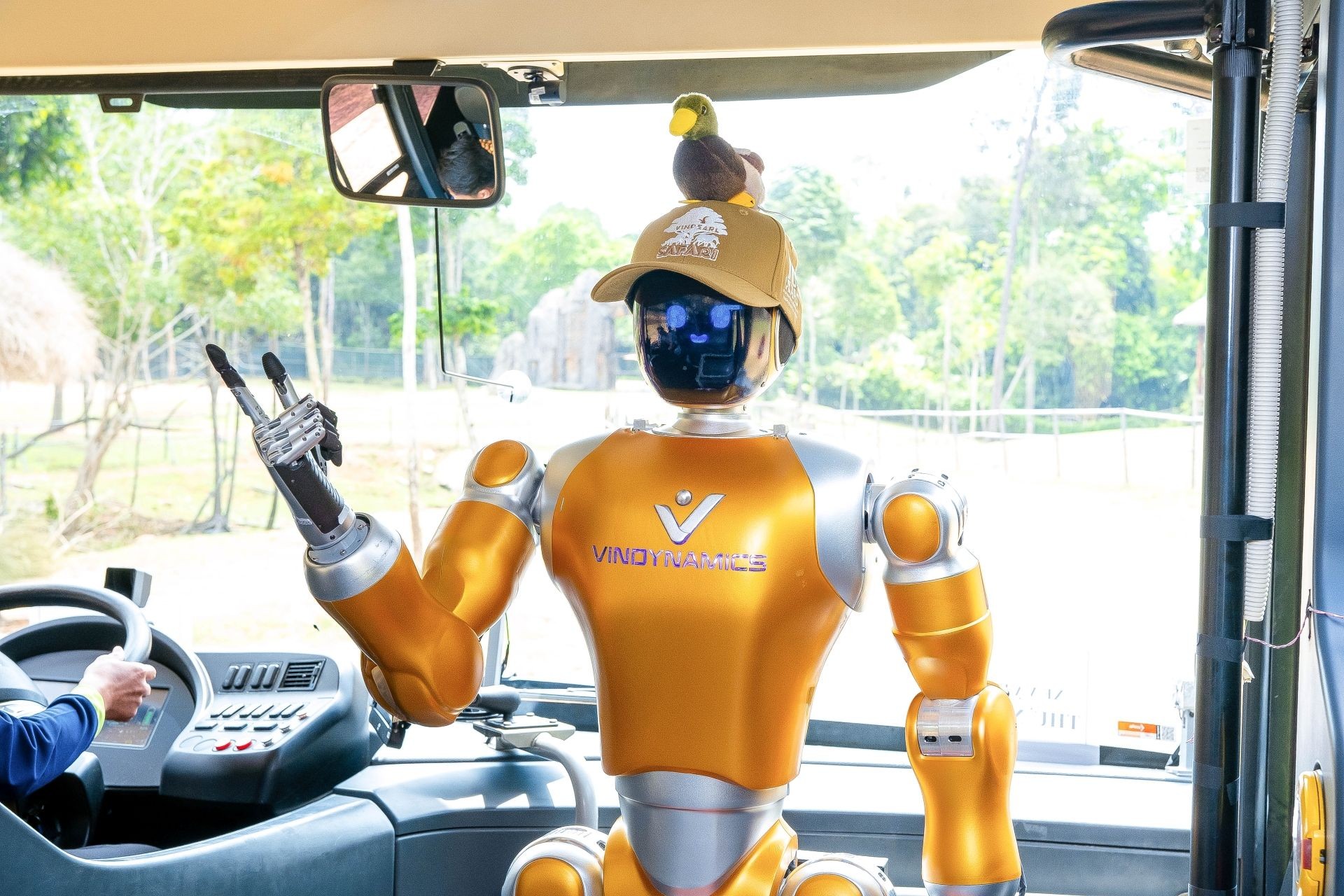 Robot hình người VinDynamics thử nghiệm thực tế ở Vinpearl Safari Phú Quốc: Bước tiến dài của trí tuệ nhân tạo Việt Nam ảnh 2