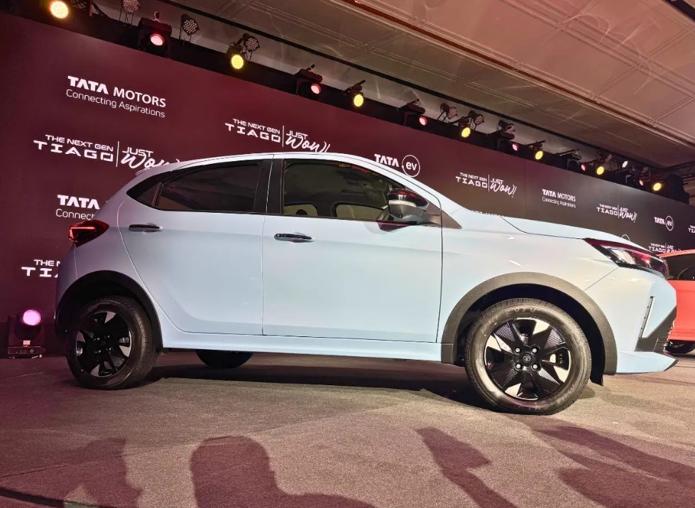 Tin xe trưa 29/5: Ra mắt ‘vua hatchback’ mới giá rẻ chỉ 128 triệu đồng, ‘nét’ hơn Hyundai Grand i10, đe dọa cả Honda SH ảnh 1
