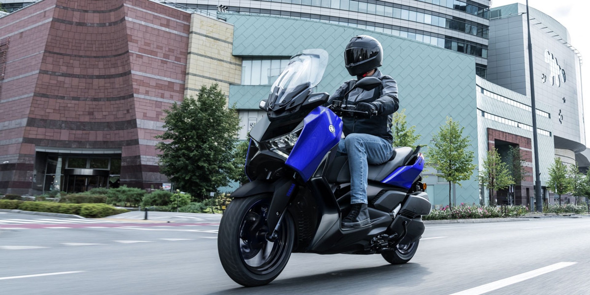Đại chiến Honda SH, Yamaha chính thức ra mắt ‘vua xe ga’ 292cc mới đẹp long lanh, trang bị xịn mà giá cực hấp dẫn ảnh 1