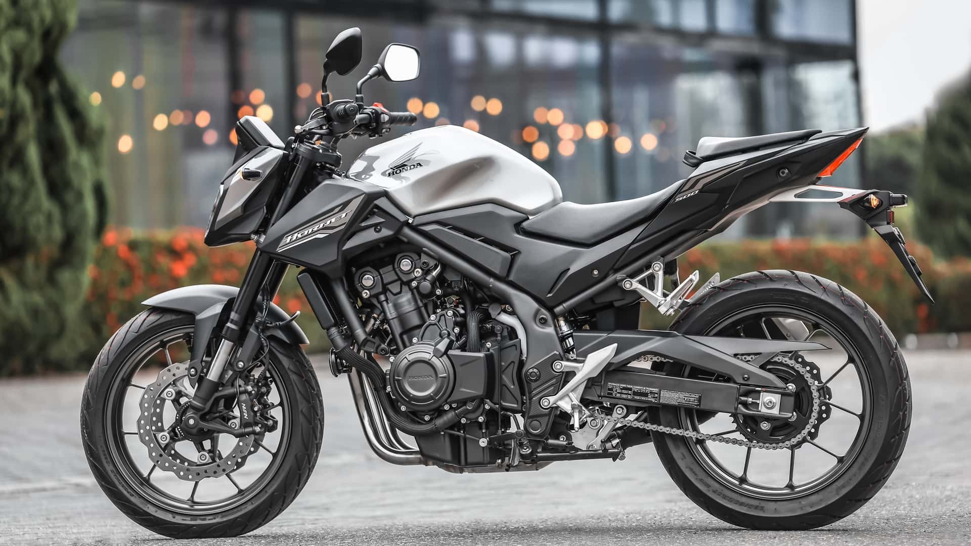 Tin xe trưa 4/6: Đối thủ ‘một 9 một 10’ với Honda SH chính thức ra mắt, thiết kế ‘nét’ hơn Vario và Air Blade, giá rẻ ảnh 2