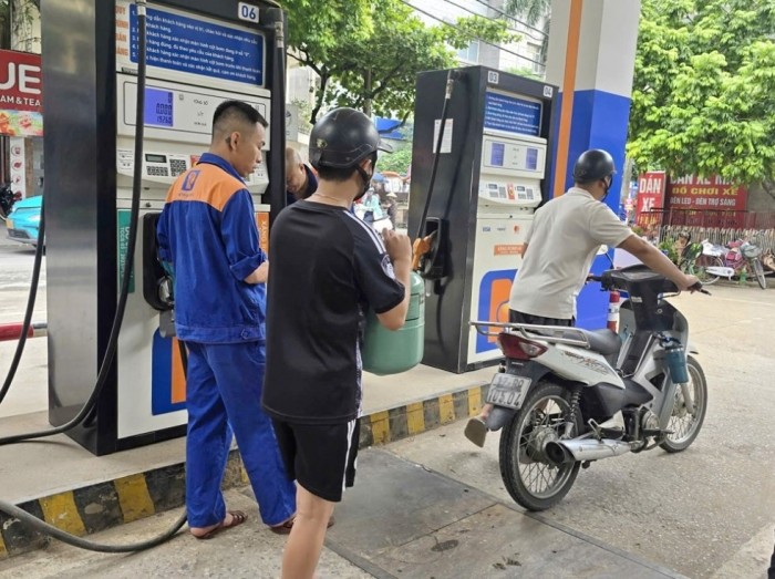 Tin xe trưa 4/6: Đối thủ ‘một 9 một 10’ với Honda SH chính thức ra mắt, thiết kế ‘nét’ hơn Vario và Air Blade, giá rẻ ảnh 3