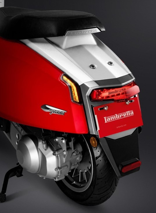 ‘Cơn ác mộng’ của Honda SH chính thức ra mắt: Giá bán cạnh tranh, thiết kế đẹp mê ly, có ABS và TCS ảnh 6