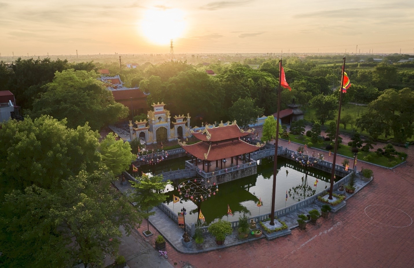 den-lanh-giang-ha-nam-1780739877.jpg