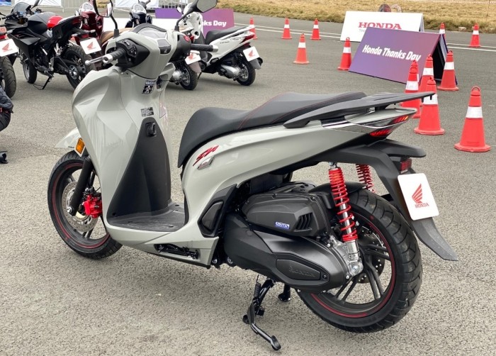 Tin xe trưa 8/6: ‘Ông hoàng xe ga’ mới xịn hơn cả Honda SH và Air Blade chính thức ra giá chưa tới 80 triệu đồng ảnh 3