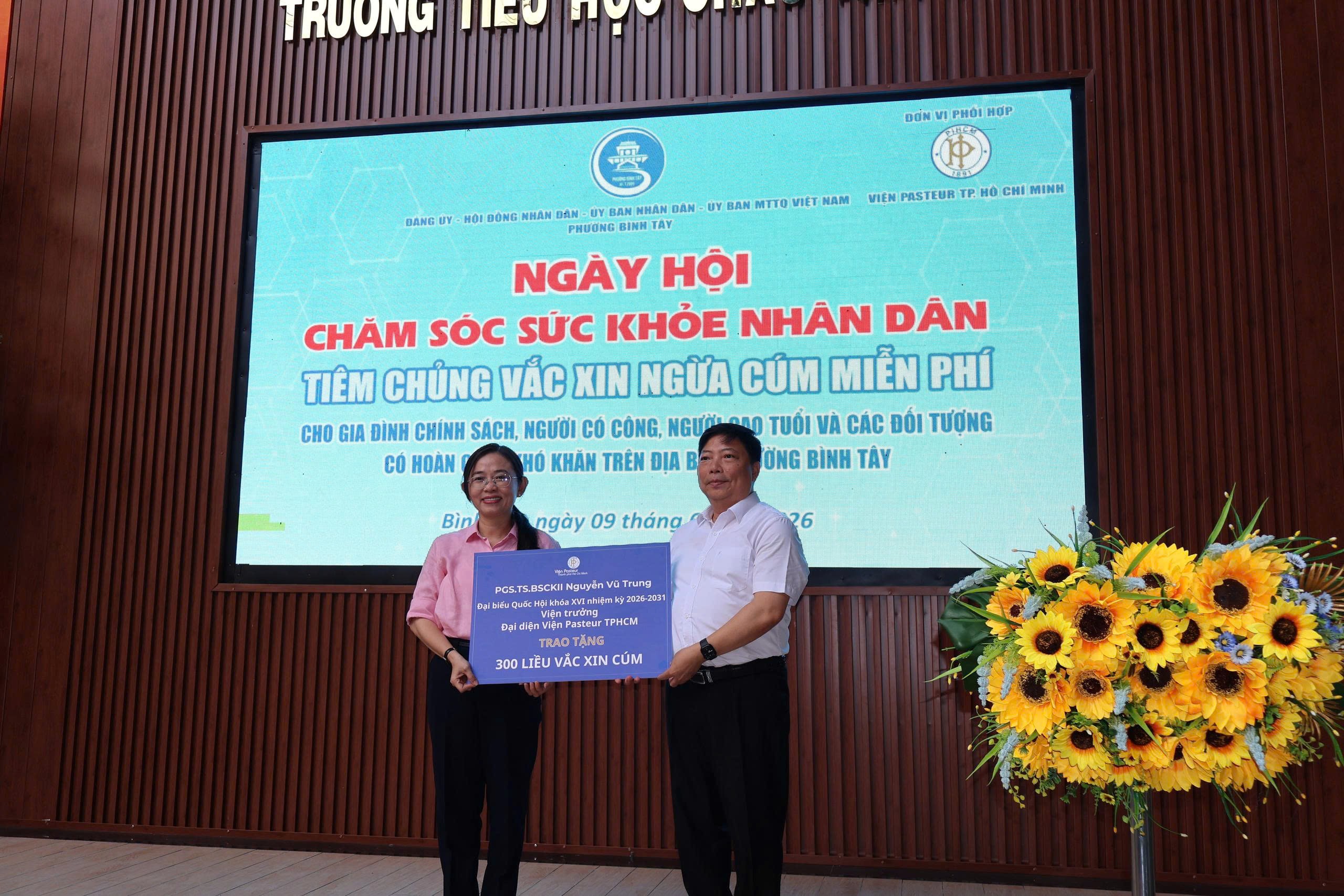 vien-pasteur-tphcm-trao-tang-300-lieu-vac-xin-cum-cho-nguoi-dan-binh-tay-1780979186.jpg