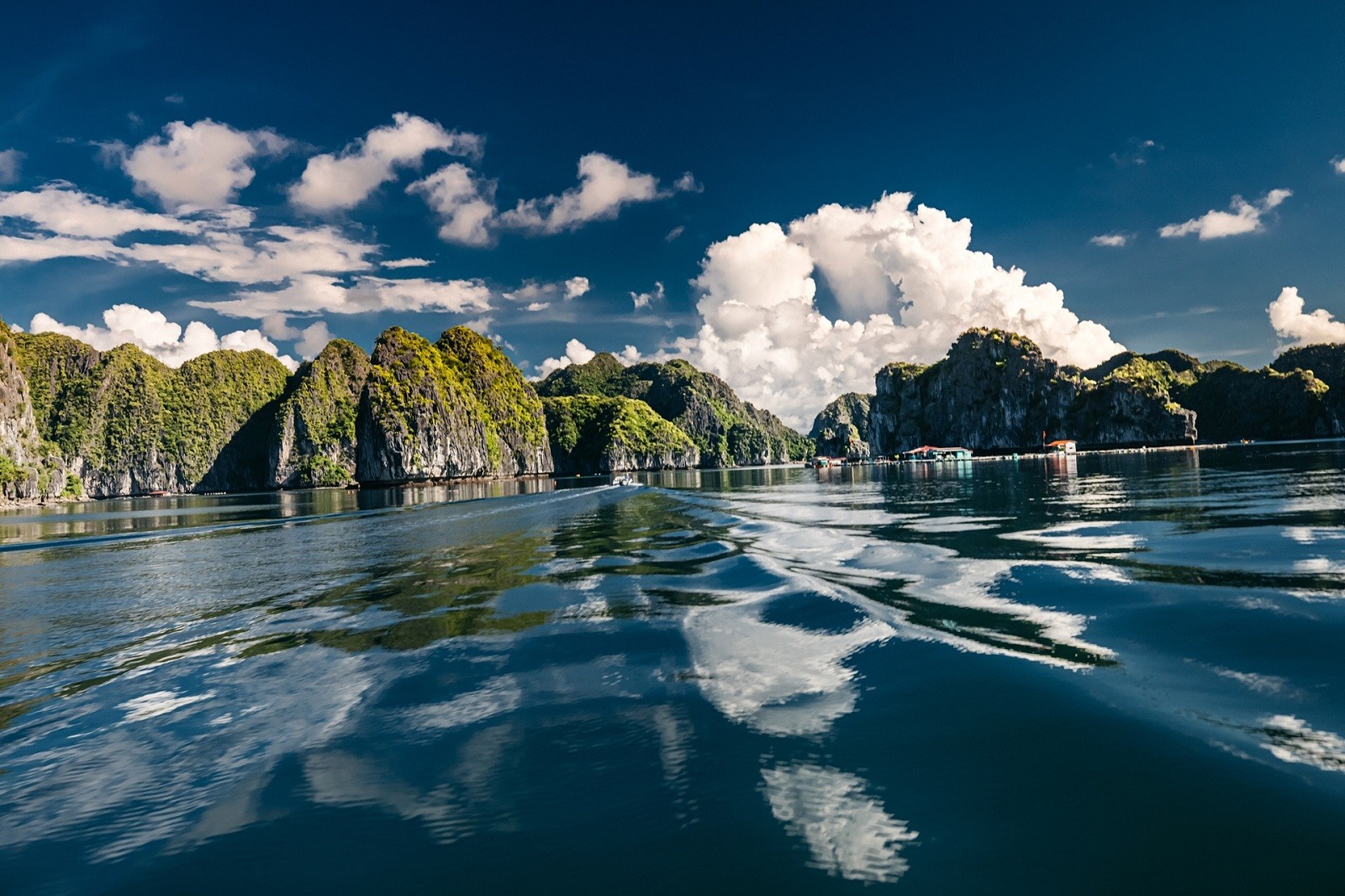vinh-lan-ha-xanh-island-1780999053.jpg