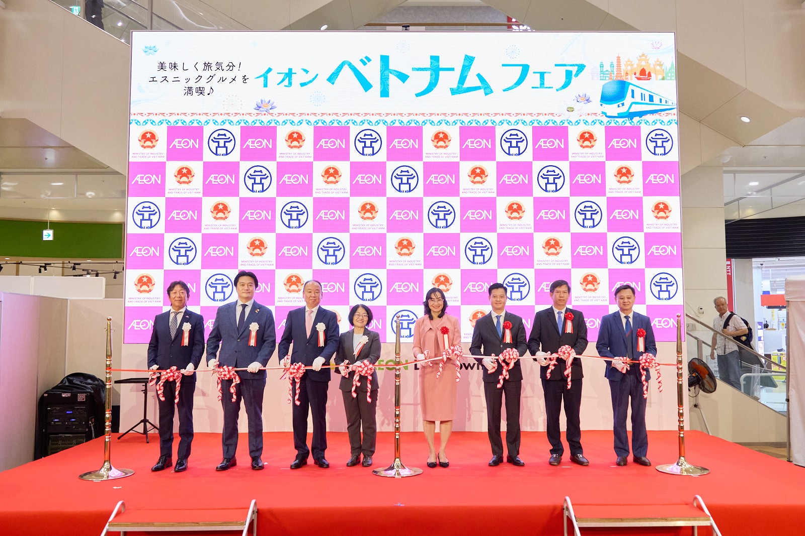tuan-hang-viet-nam-tai-aeon-nhat-ban-2026-1781314288.jpg