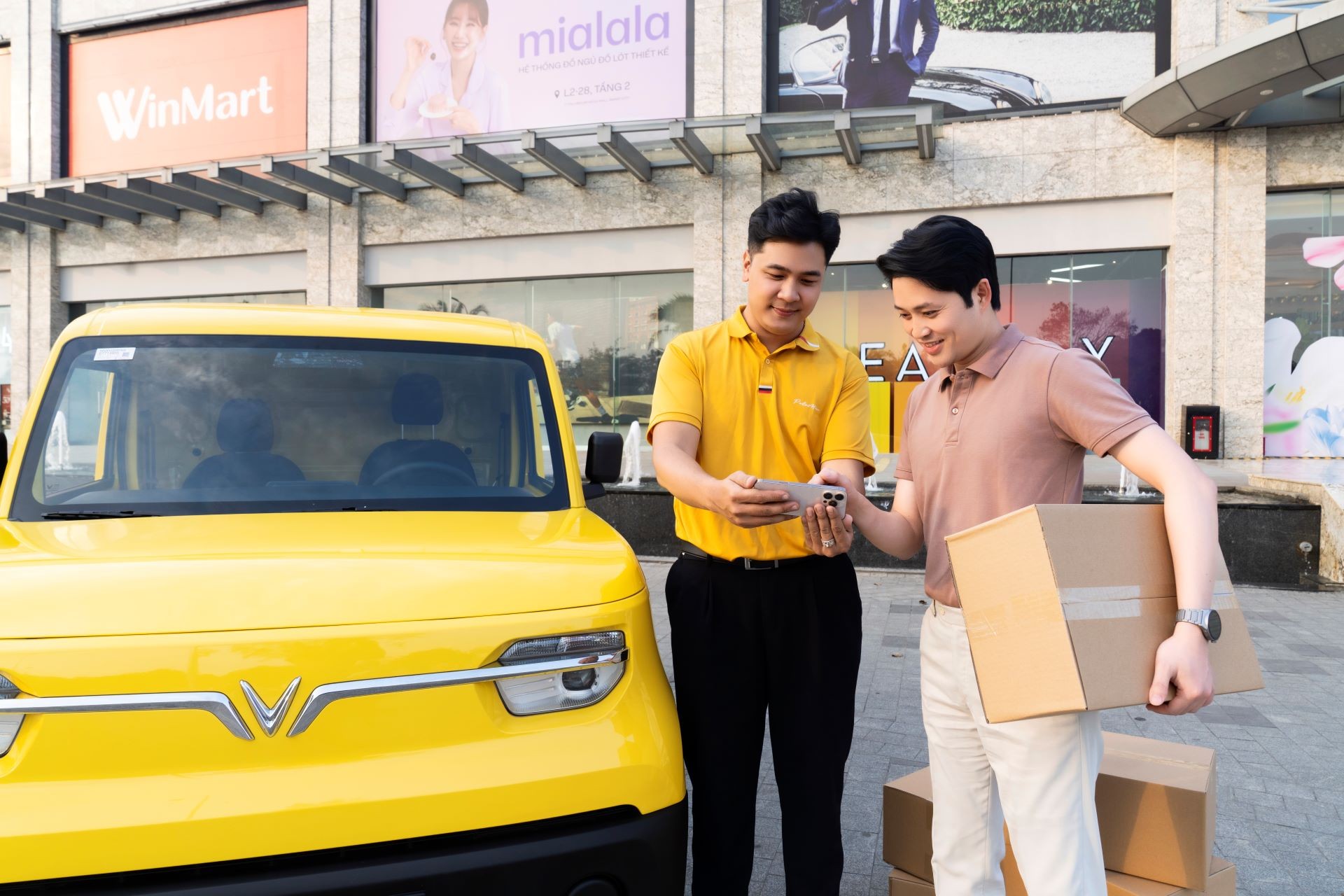 VinFast EC Van lọt top 10 doanh số toàn thị trường: ‘Cỗ máy kiếm tiền’ mới của các hộ kinh doanh ảnh 1