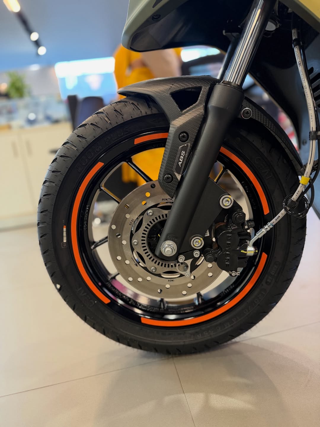 ‘Vua xe ga’ 175cc mới của Ý chính thức ra mắt, giá 29 triệu đồng rẻ hơn Honda Vision, có ABS như SH Mode và Air Blade ảnh 4