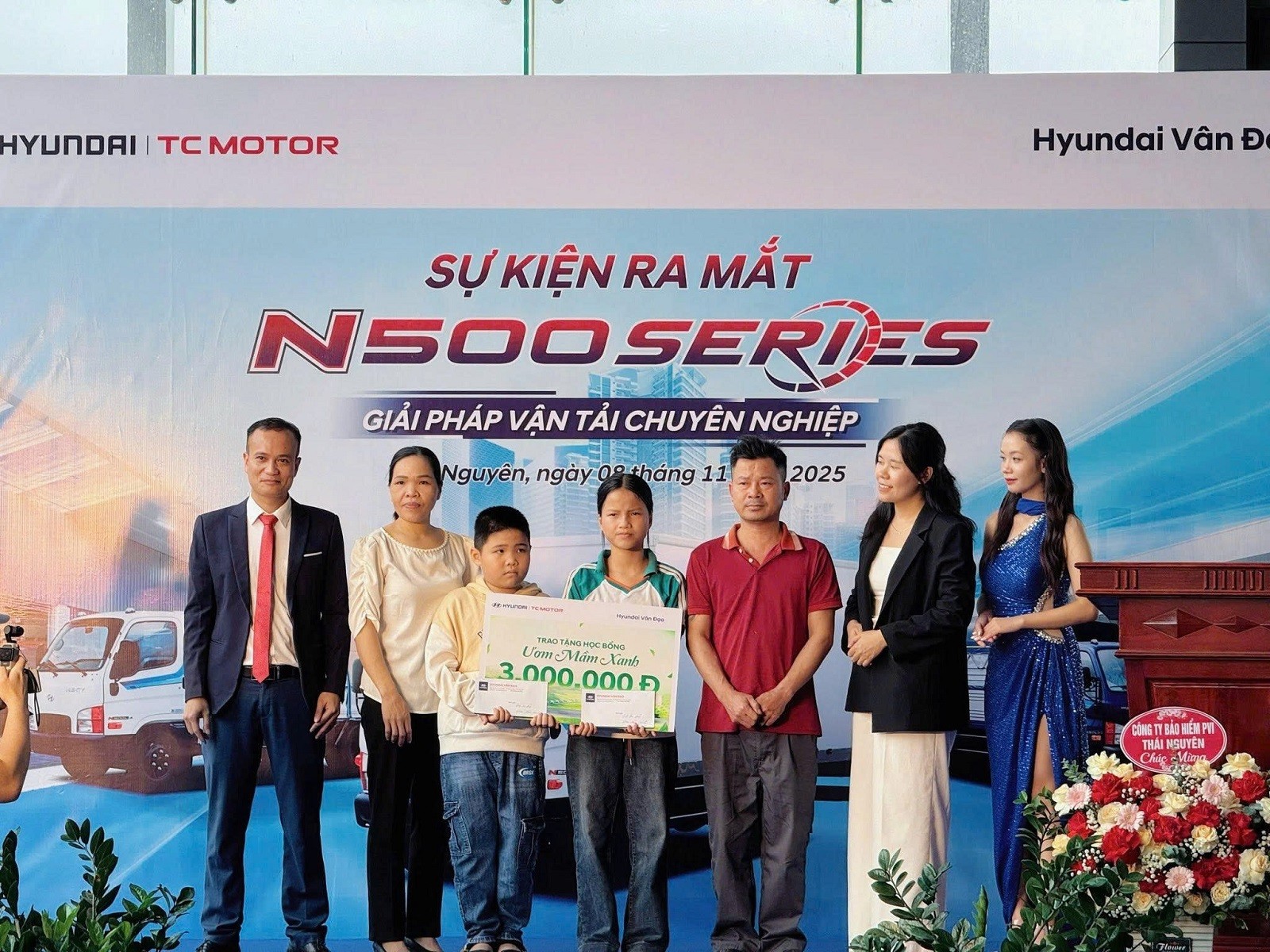 hyundai-van-dao-hoc-bong-uom-mam-xanh-1782297106.jpg