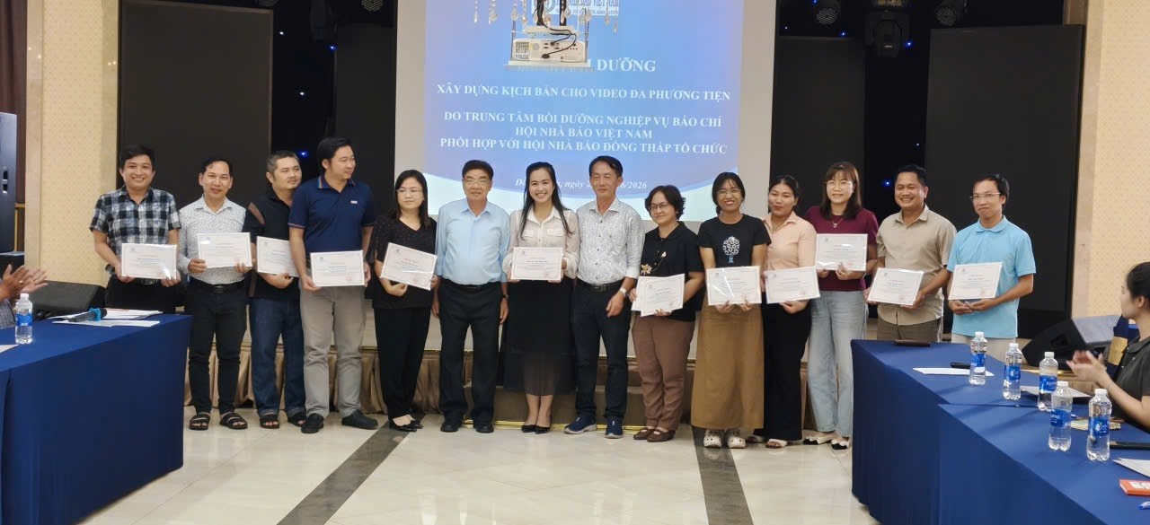 tap-huan-xay-dung-kich-ban-cho-video-da-phuong-tien-1782557941.jpg