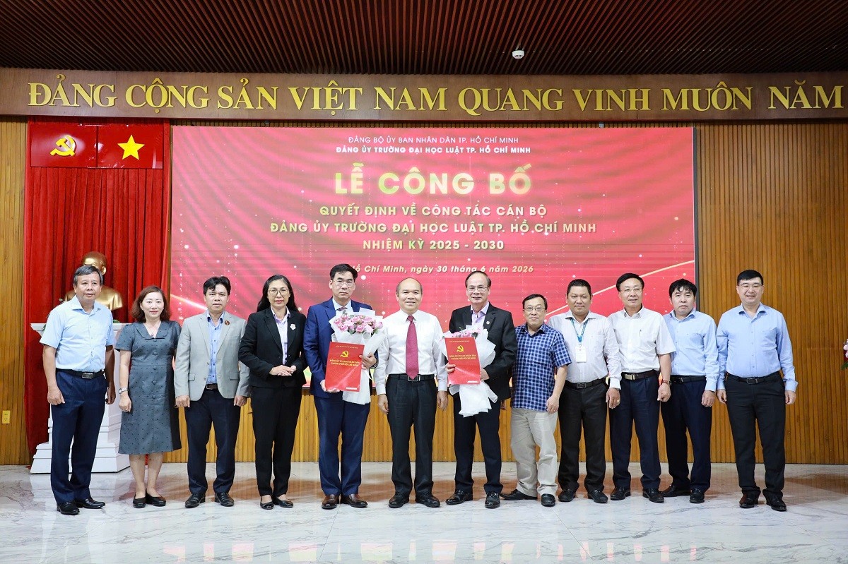 ts-le-truong-son-giu-chuc-bi-thu-dang-uy-truong-dai-hoc-luat-tphcm-4-1782832294.jpg