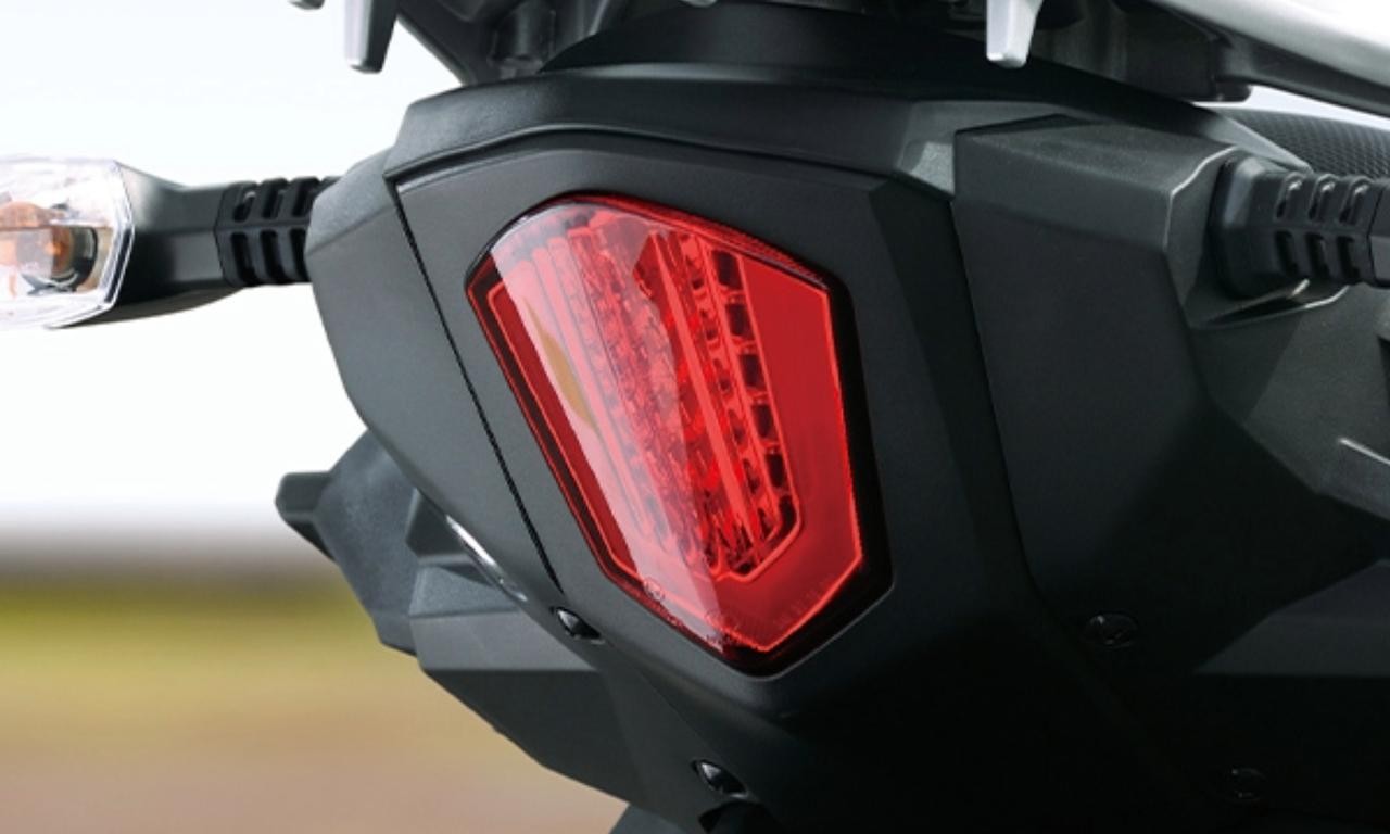 Suzuki chính thức ra mắt ‘vua côn tay’ 250cc mới: Phân khúc trên Yamaha Exciter và Honda Winner R, giá 97 triệu đồng ảnh 3