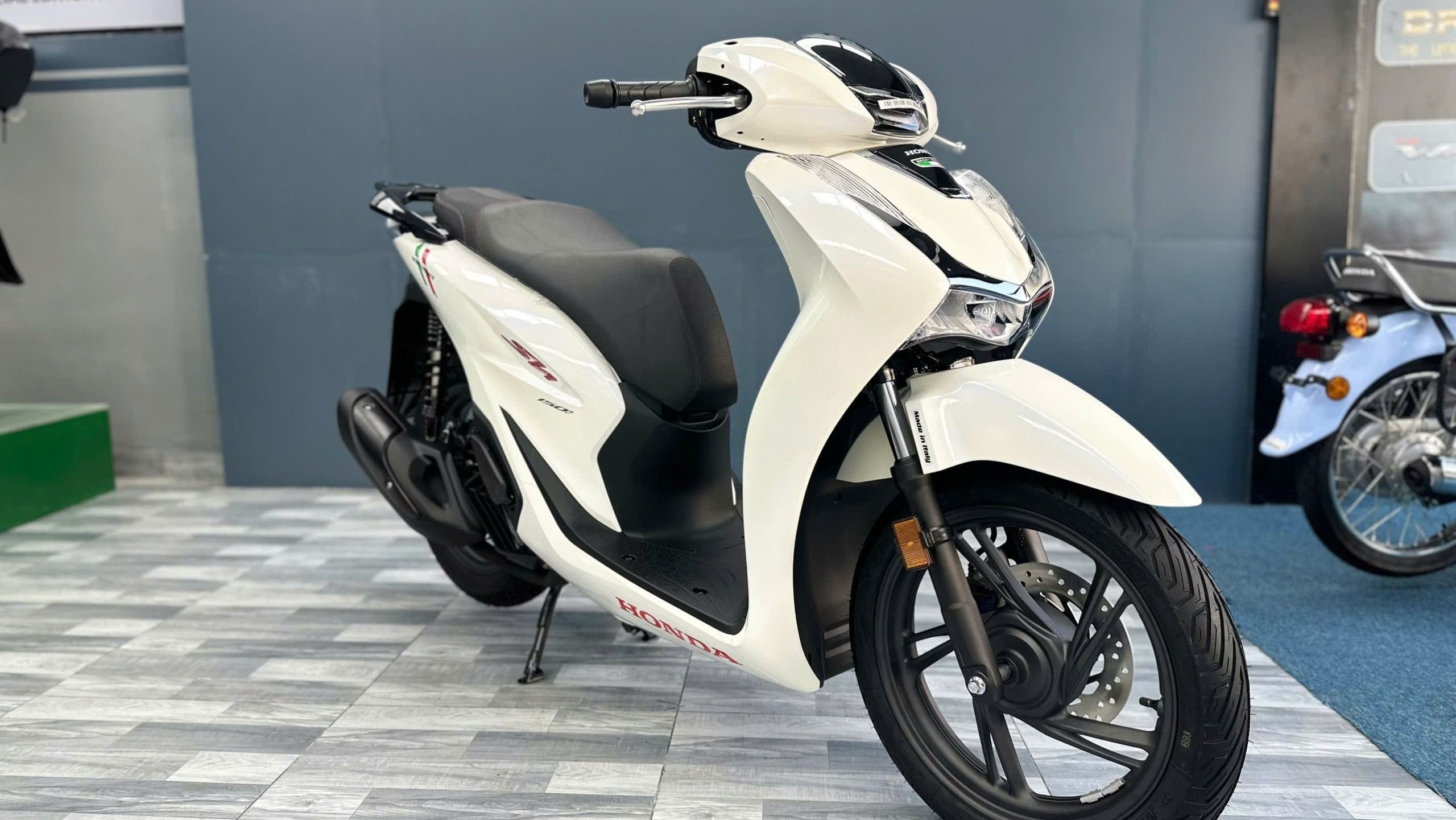 Honda SH 150i giảm giá ‘sập sàn’ 20 triệu đồng, chính thức chạm mức rẻ kỷ lục làm khách Việt dậy sóng ảnh 3