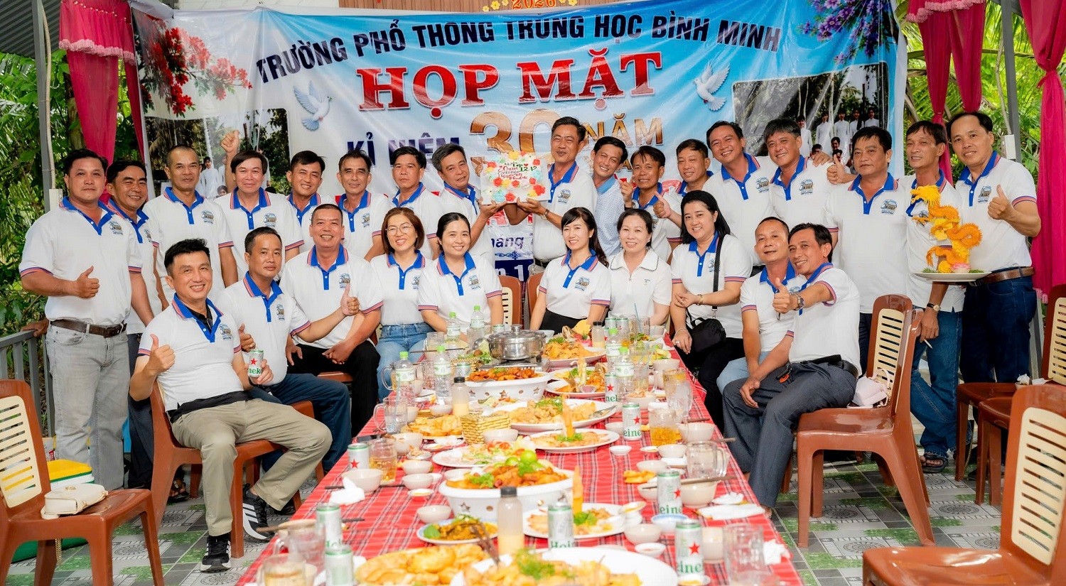 hop-lop-12a2-nien-khoa-1994-1996-ptth-binh-minh-1784530178.jpg
