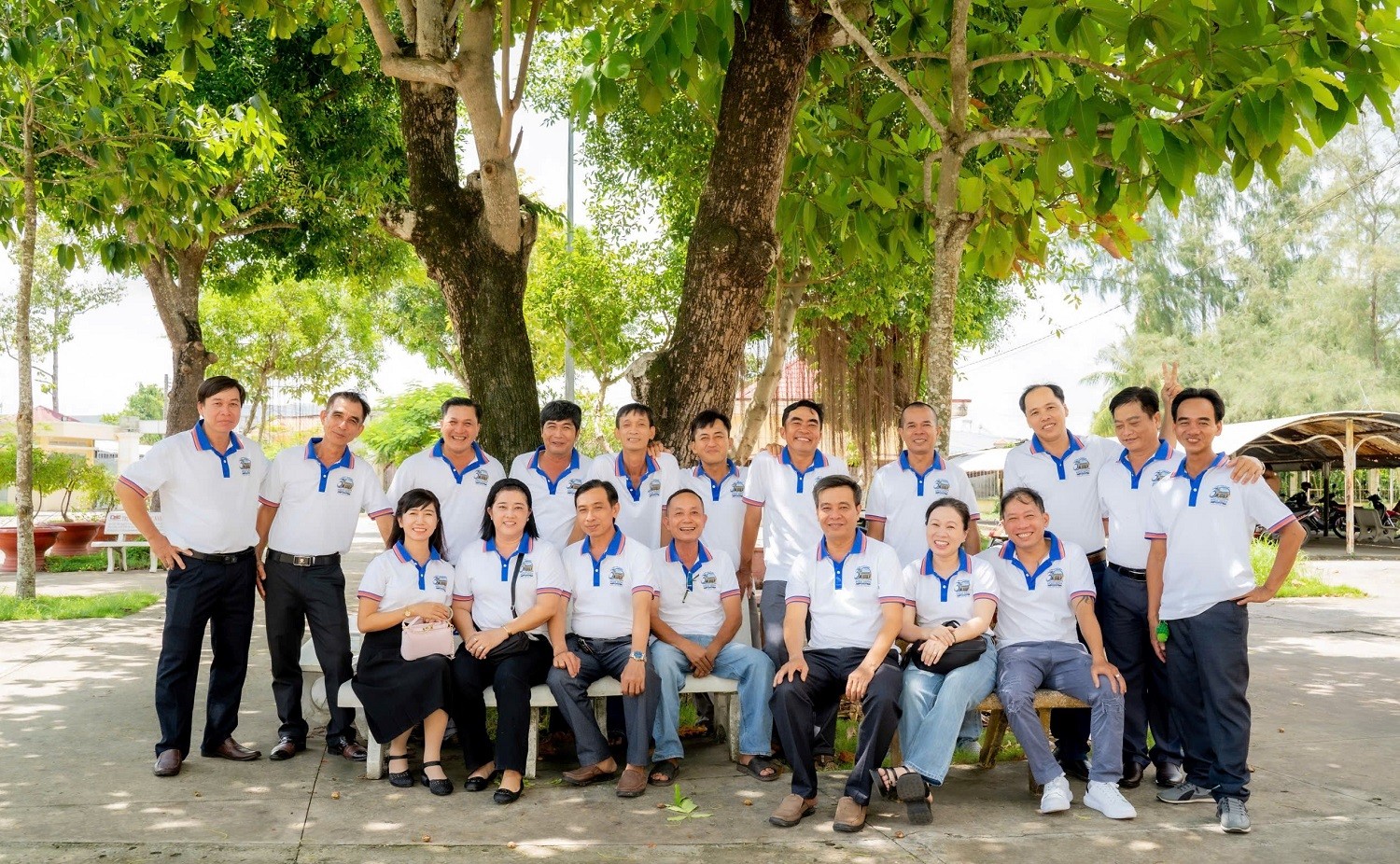 lop-12a2-1994-1996-san-truong-ptth-binh-minh-1784530178.jpg